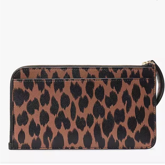 Kate Spade Lucy Medium L-Zip Wristlet
COLOR:
Multi
NWT - Picture 7 of 16